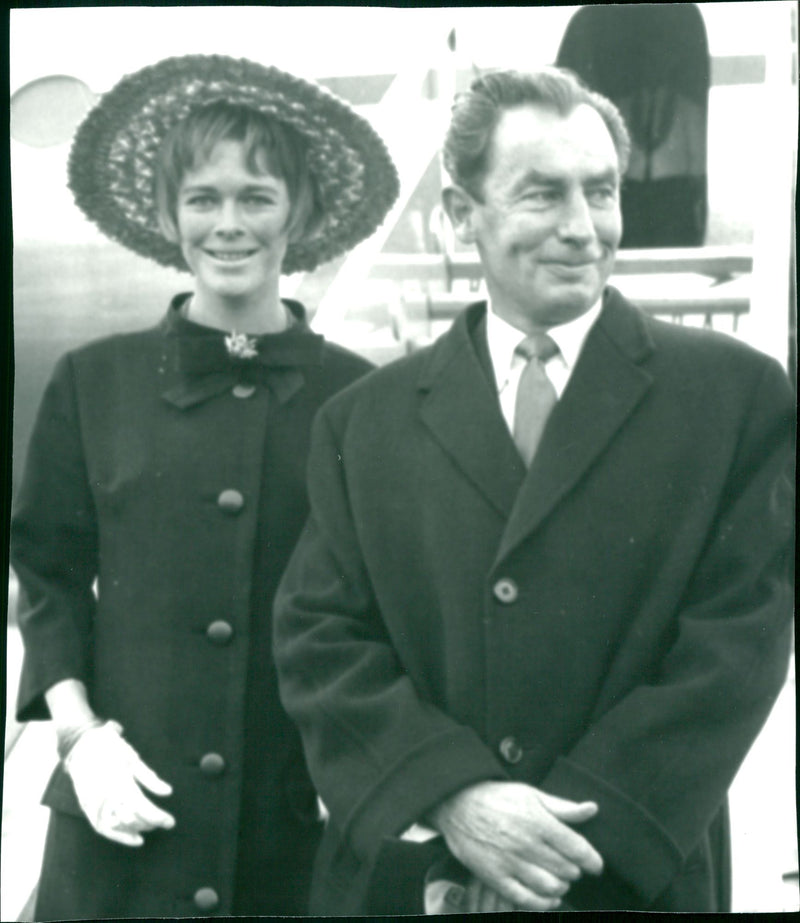 Mr. Hugh Fraser and his wife. - Vintage Photograph