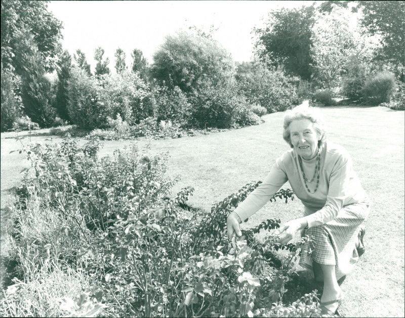 MARIE MUSIC - Vintage Photograph