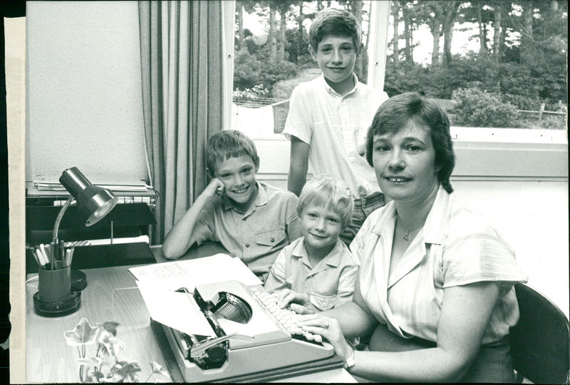 JOHN PAUL WRITER WIFE - Vintage Photograph