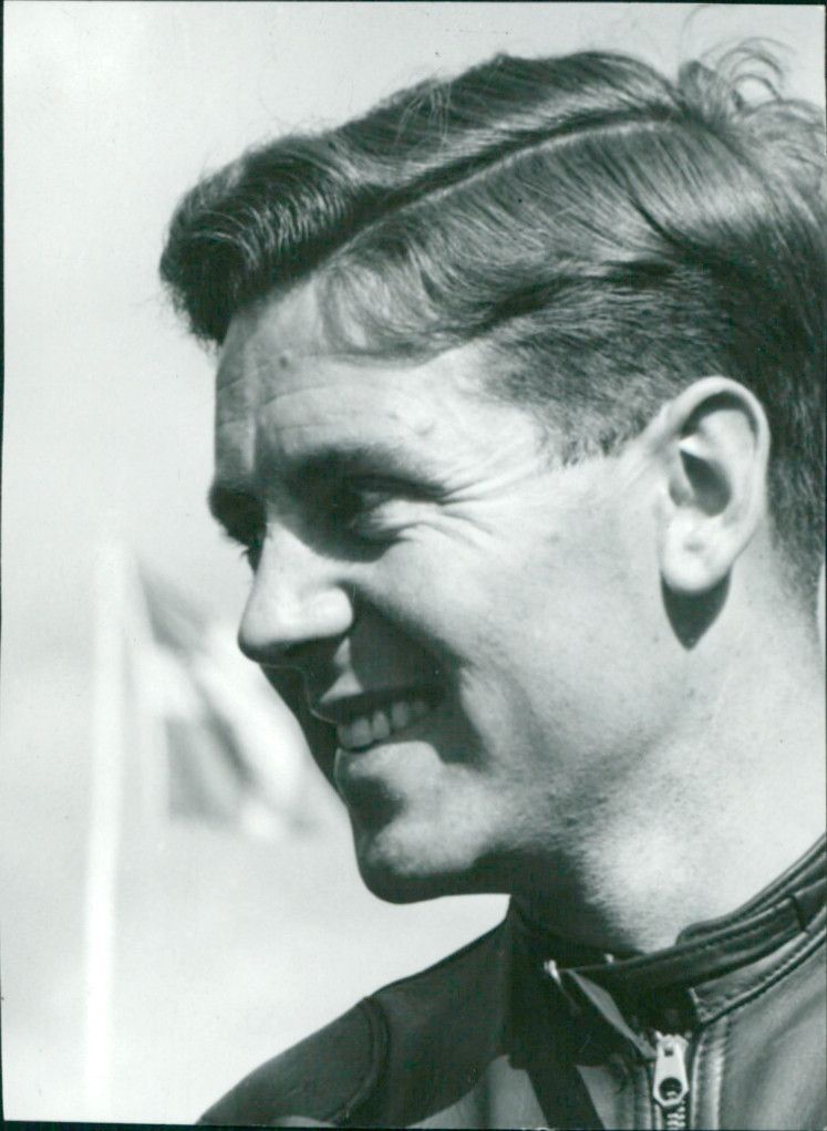 Geoff Duke. - Vintage Photograph