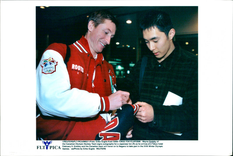 Wayne Gretzky - Vintage Photograph