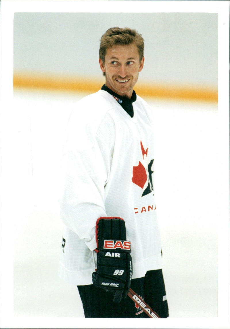 Wayne Gretzky Ice Hockey player. - Vintage Photograph