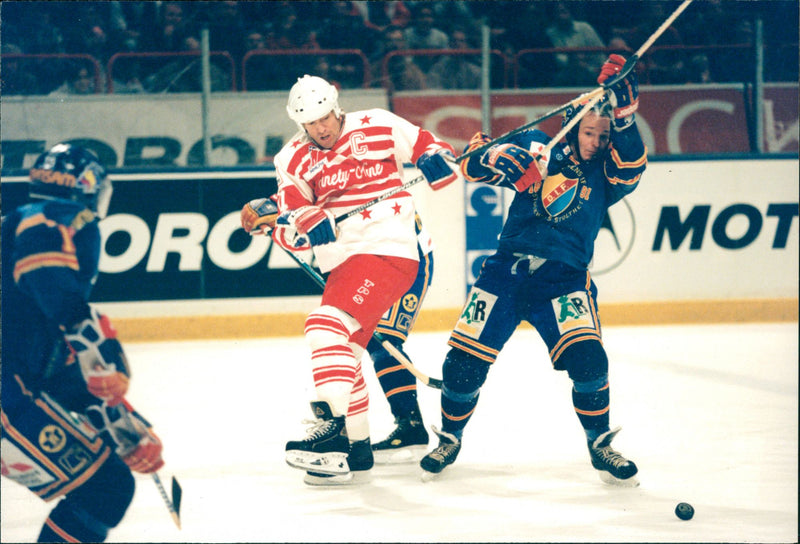 Wayne Gretzky Ice Hockey player. - Vintage Photograph