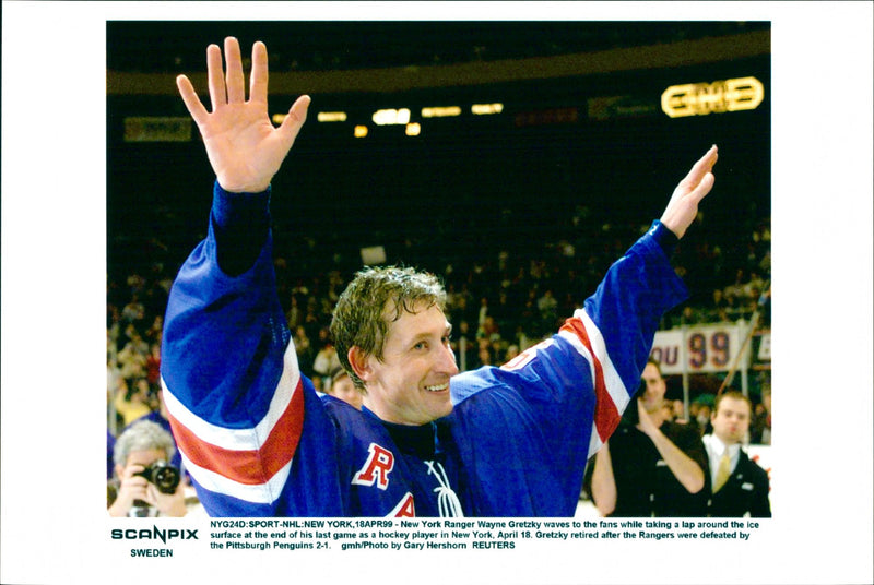 Wayne Gretzky - Vintage Photograph