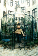 HAS DERSEN INSIDE FONT DESIGNE VISIT DUKE STAR ROYAL COUNTRY - Vintage Photograph