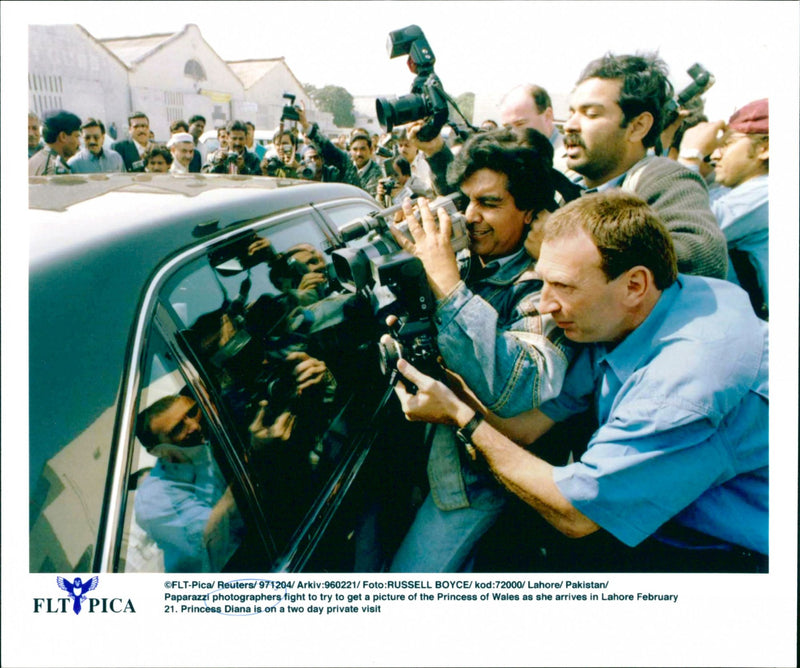 VISIT PRINCESS DIANA ARRIVES WALES - Vintage Photograph