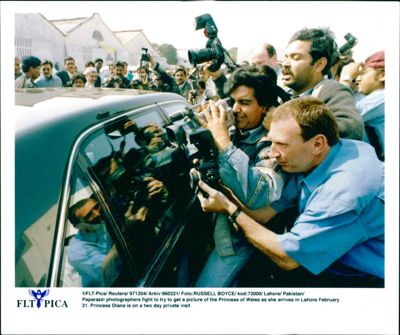 VISIT PRINCESS DIANA ARRIVES WALES - Vintage Photograph