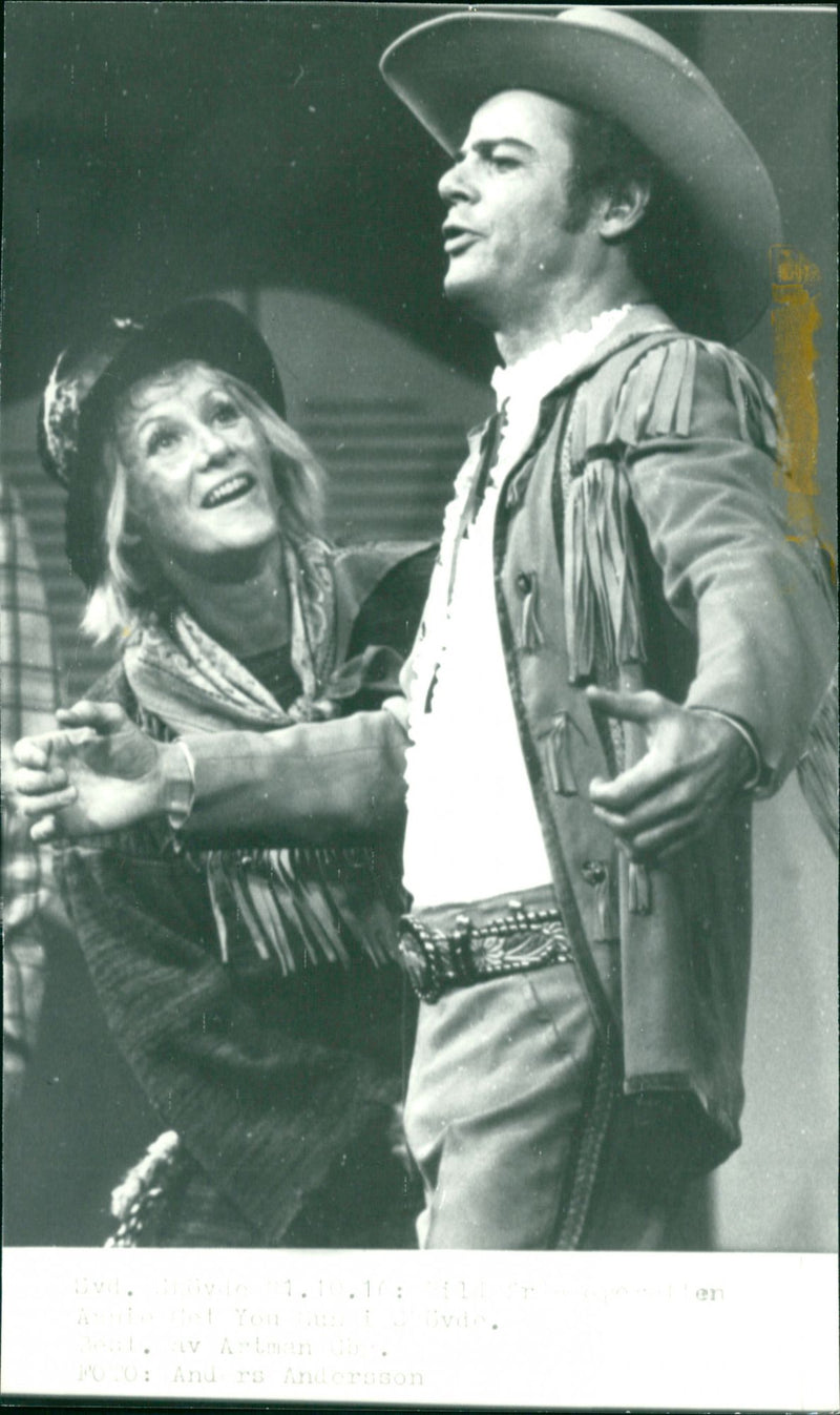 Theater "Annie get your gun" - Vintage Photograph