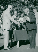 Town finals tennis. Mr. G. receives the award from Ludwig Nobel - Vintage Photograph