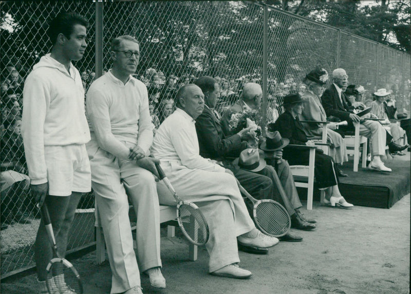King Gustaf V inaugurates Södertälje's new tennis courts. Match participants Torsten Johansson, Sven Jerring, Petterson-Sweden and Mr. G. - Vintage Photograph