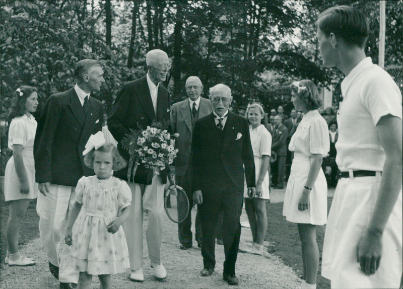 King Gustaf inaugurates the new tennis courts in Södertälje. Mayor Pettersson welcomes the king - Vintage Photograph
