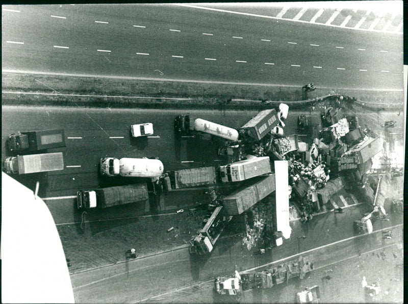 FEW NINE BLOODYNESS SIMPLY SWA EARLY DRIVER DEATH POLICE DIED - Vintage Photograph