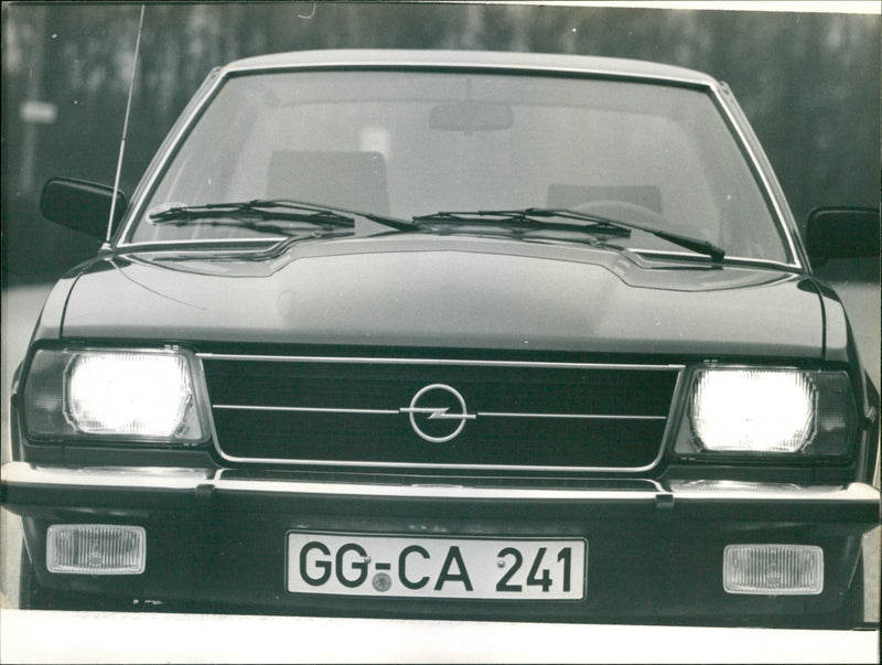 Varius. - Vintage Photograph