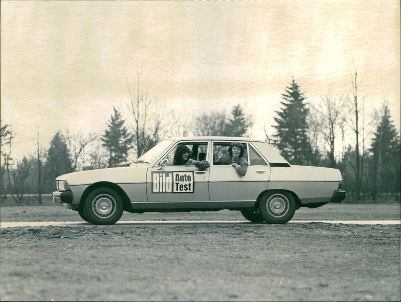Peugeot 604 SL - Vintage Photograph