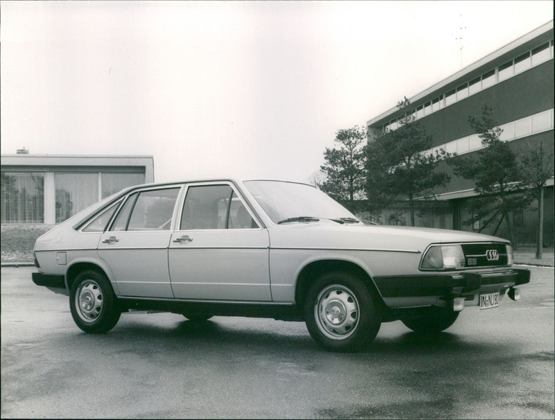 Audi 100 Avant - Vintage Photograph