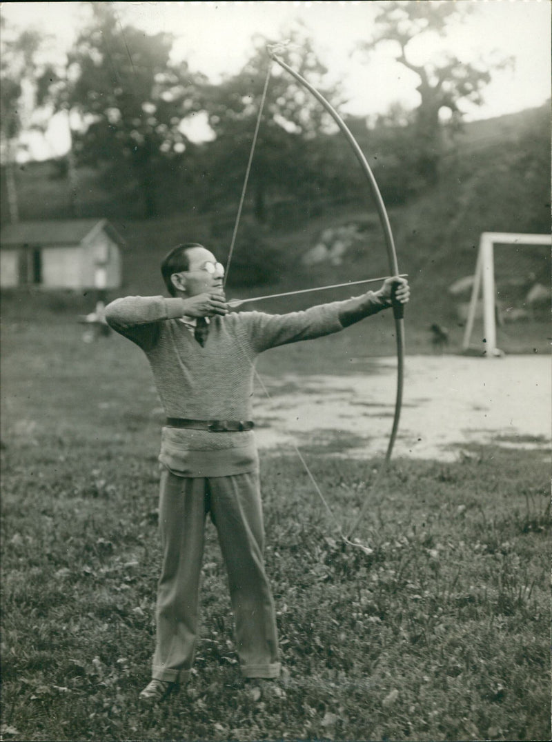 Archery competitions. Weno from Japan - Vintage Photograph