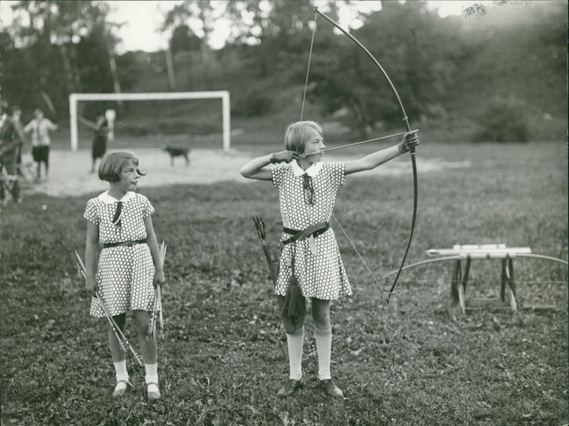 Archery competitions around 1929-1930. No Hultgren and Sonja - Vintage Photograph