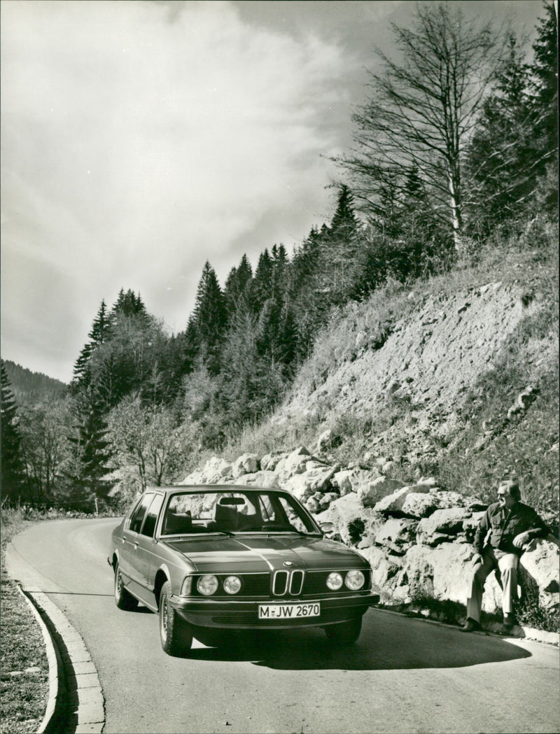 BMW 733i - Vintage Photograph