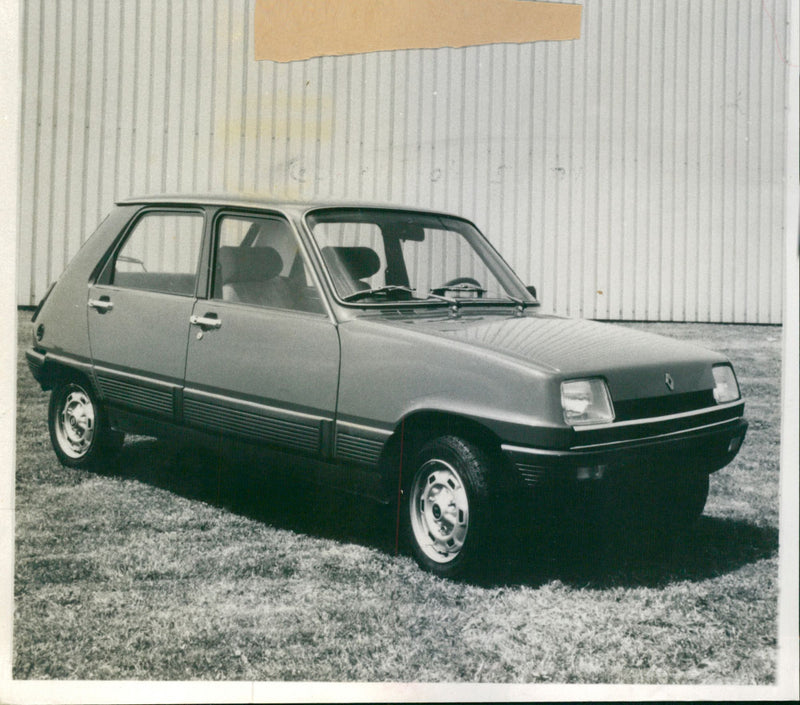 Renault 5 GTL - Vintage Photograph