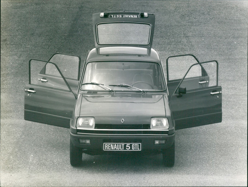 Renault 5 GTL - Vintage Photograph