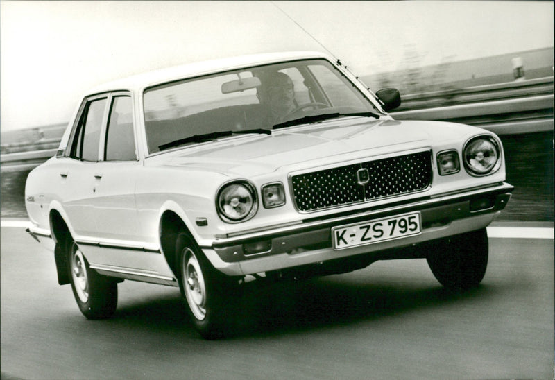 Toyota Cressida Limousine - Coupe - Combi 1967. - Vintage Photograph