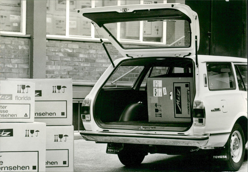 Toyota Cressida Limousine - Coupe - Combi 1967. - Vintage Photograph