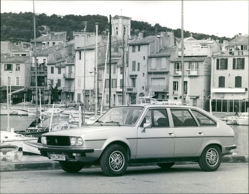 Renault 30TX - Vintage Photograph