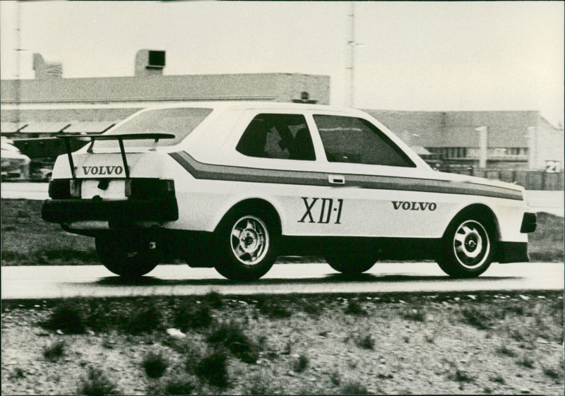 VOLVO 343 - Vintage Photograph