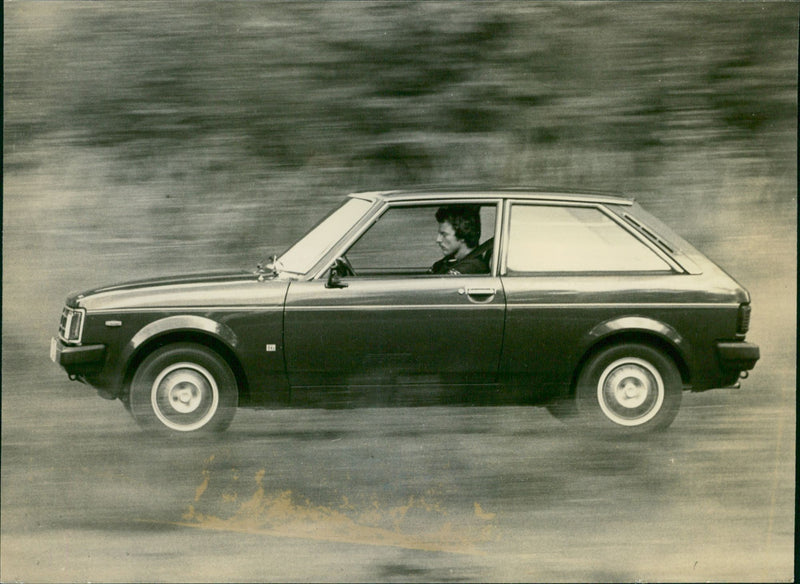 Chrysler Sunbeam GLS - Vintage Photograph