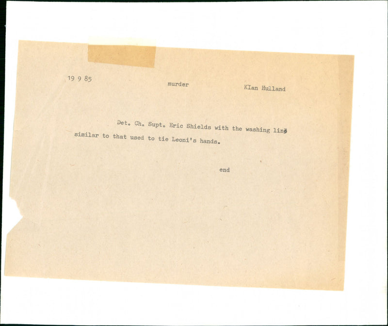 murder KIan Hulland Det . Ch . Supt . Eric Shields with the washing lin - Vintage Photograph