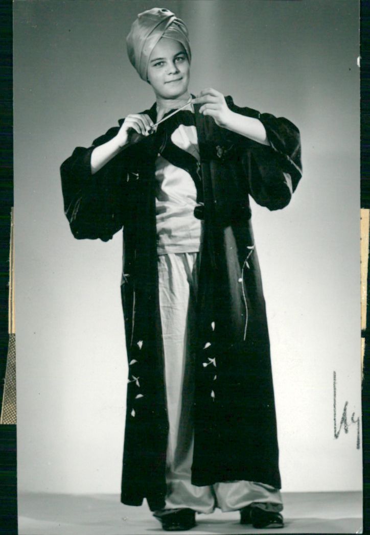 The sago children end their season with a spring cabaret at Borgarskolan. Tom Bergman as a magician - Vintage Photograph