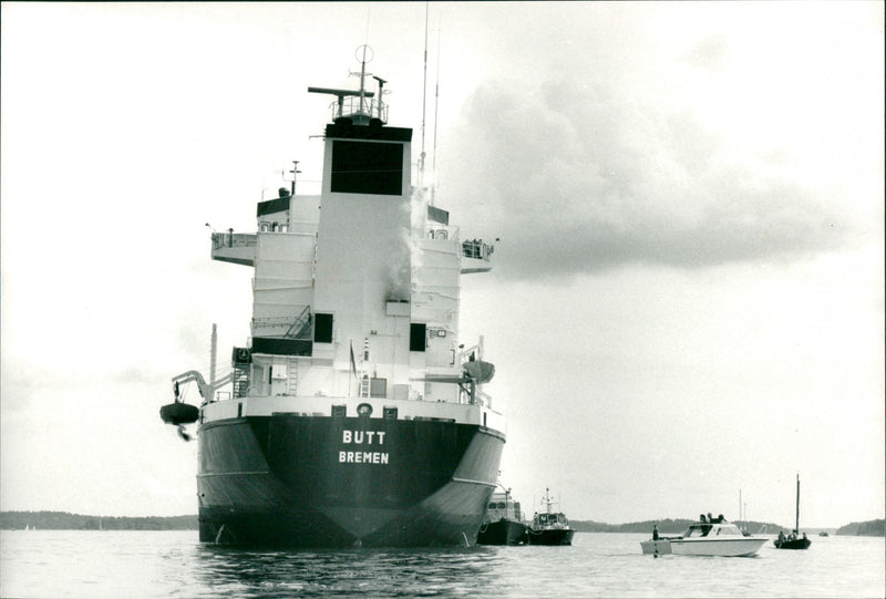 HAS WESTERN AUGSU WHICH REMAIN AND SHOULD TANKER ENGLISH UNTIL RAN - Vintage Photograph