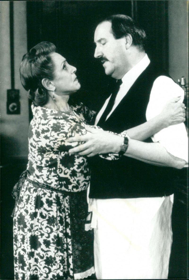 Allo allo the army of Gorden Kaye - Vintage Photograph