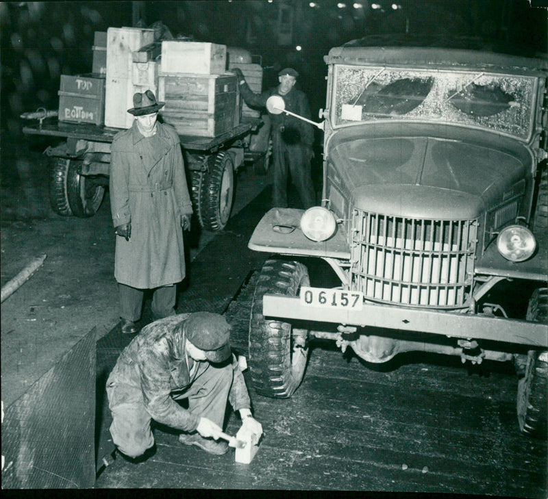 Expeditions and research trips, Africa expedition on the way to Mombasa - Vintage Photograph