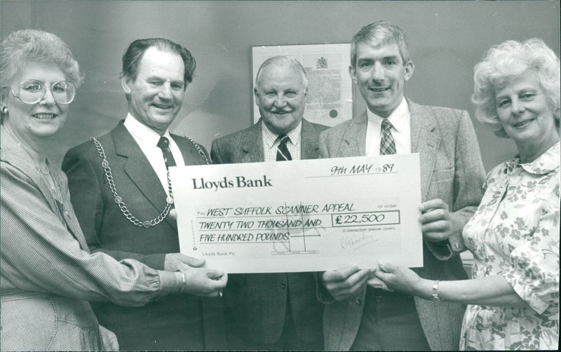 Bill Elkins and his wife Eileen, John Knight, Barbara Hill and Dr. Roy Bannon. - Vintage Photograph