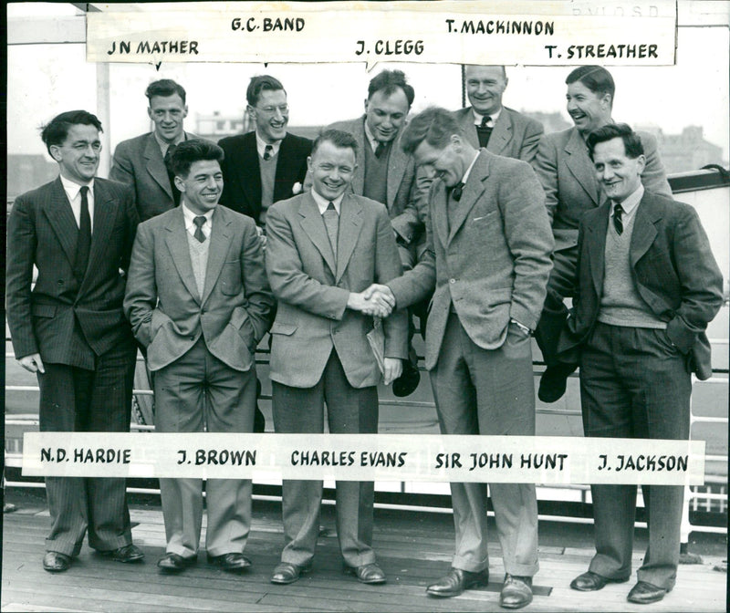 1955 BANDT MACKINNON STRATHR MATHR CLGG HARD CHARLES BROWN EXPEDITION ENGLAND - Vintage Photograph