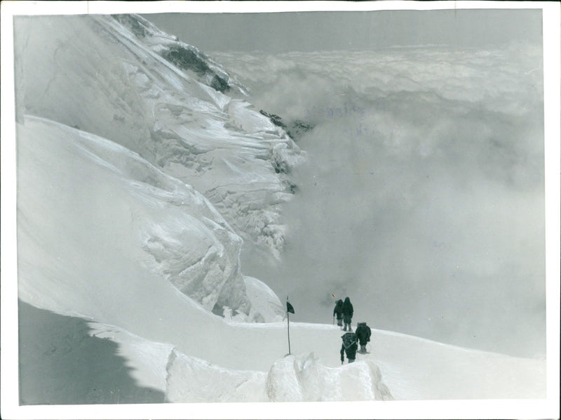 1955 MOST SWAYED KANGCHENJUNGA SUCCESS PEMBA ALWAYS CHARLES PUBLISHED EXPEDITION - Vintage Photograph