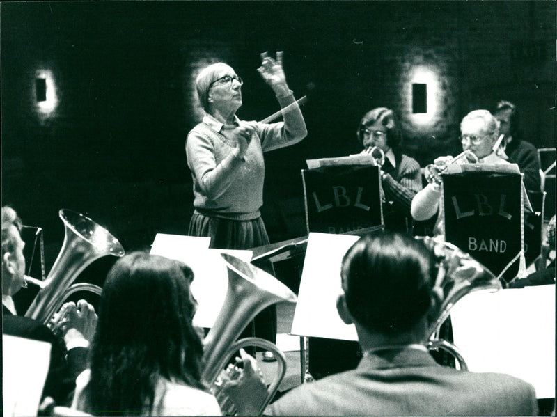 1976 DAVIES MUSICIAN CONCERT DIED - Vintage Photograph