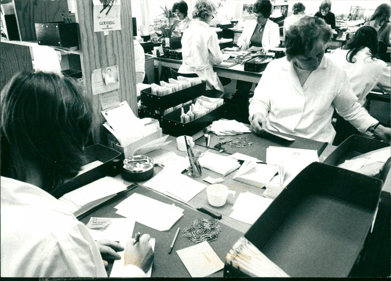 1993 BLOODGRUPPSBESTAMING BLOOD GROUP EXAMINATION NIMI NATIONAL SWEDEN SWEDISH - Vintage Photograph