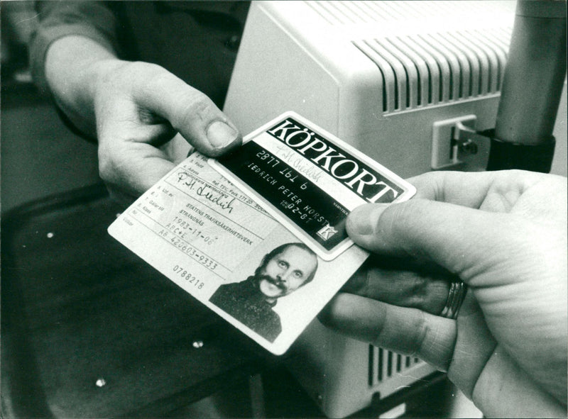 1980 BLOODGRUPPSBESTAMING BLOOD GROUP EXAMINATION NATIONAL SWEDEN SWEDISH PETER - Vintage Photograph