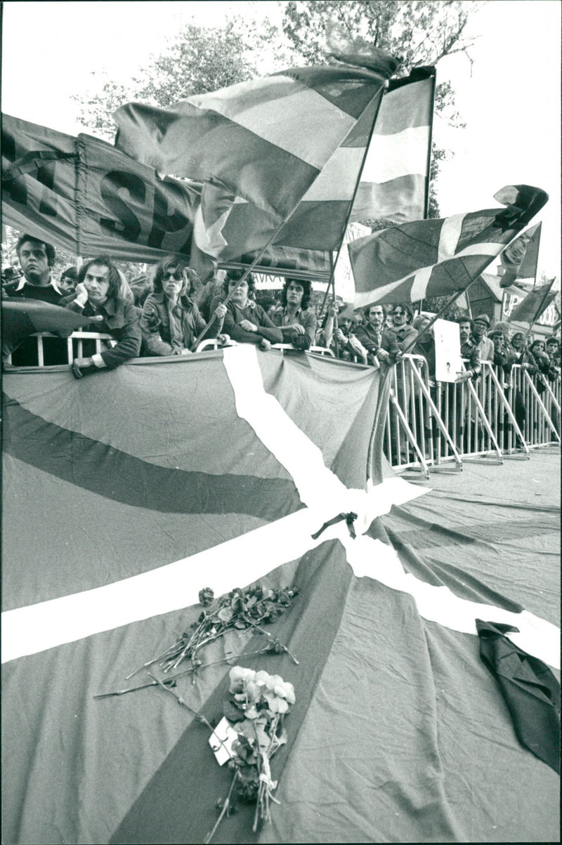 1975 PADURILE HANS LOCH KALA NYGREN ENGLISH POET DAIBLADED - Vintage Photograph