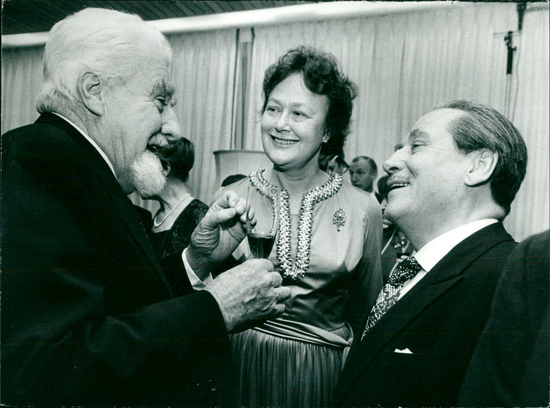 Konrad Lorenz in conversation with Princess Marie Elisabeth of Wied - Vintage Photograph