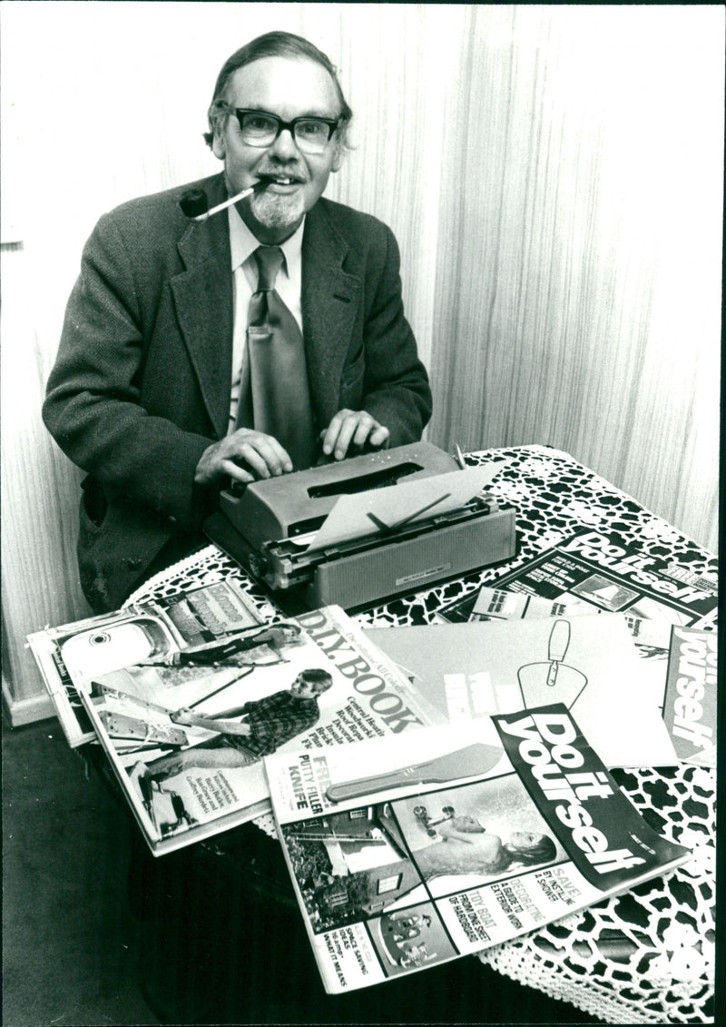 1917 WRITER - Vintage Photograph