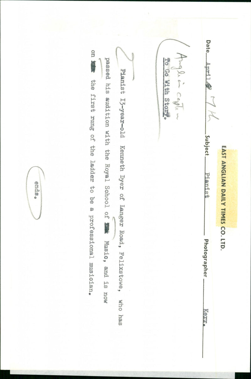 MUSICIAN ROYAL MUSIC PROFESSIONAL - Vintage Photograph