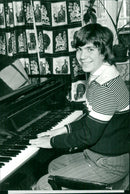 MUSICIAN ROYAL MUSIC PROFESSIONAL - Vintage Photograph