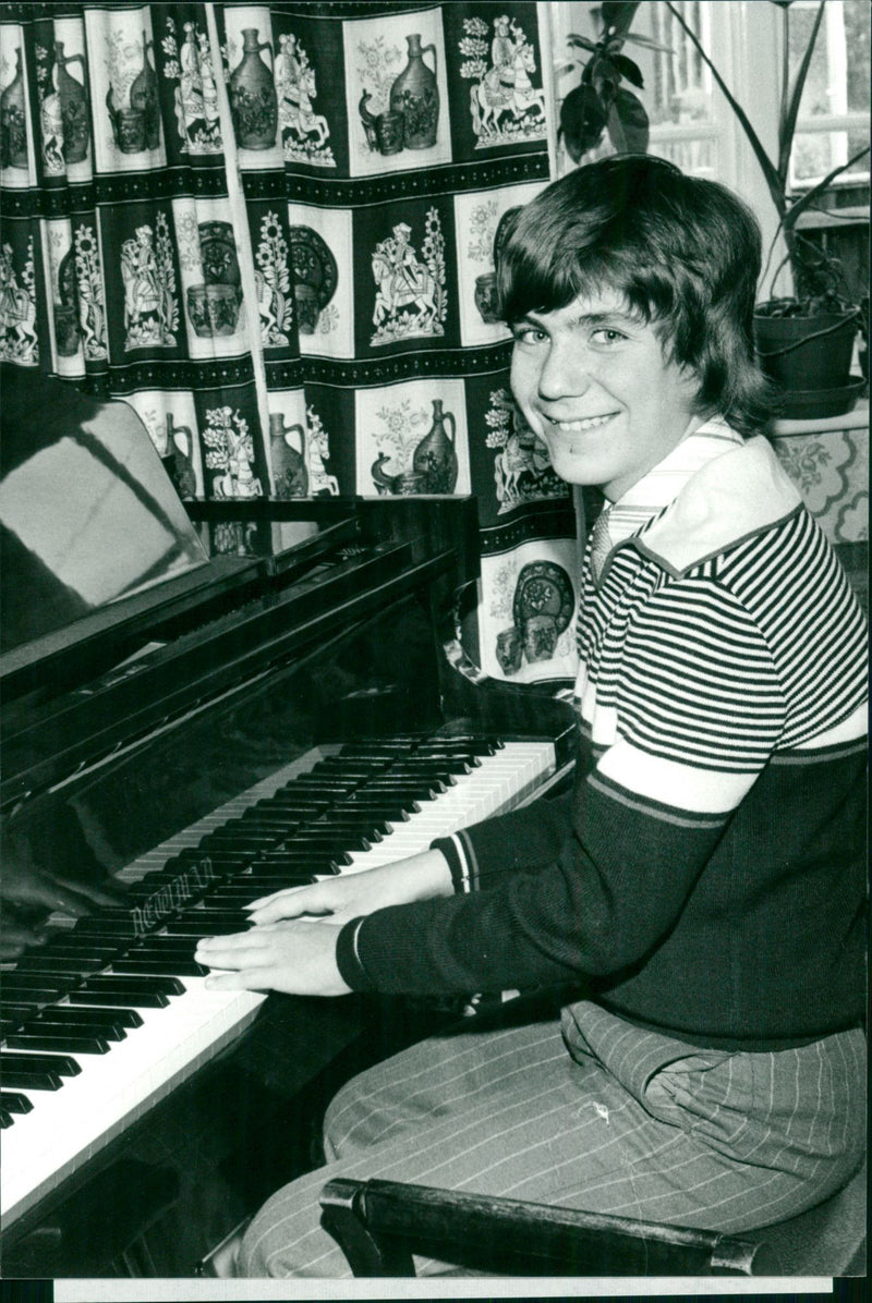 MUSICIAN ROYAL MUSIC PROFESSIONAL - Vintage Photograph