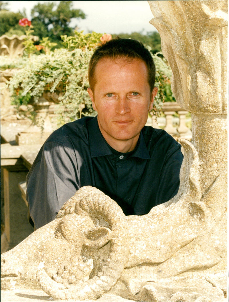 BRITISH IMAGE QUEEN WRITER TELEVISION - Vintage Photograph