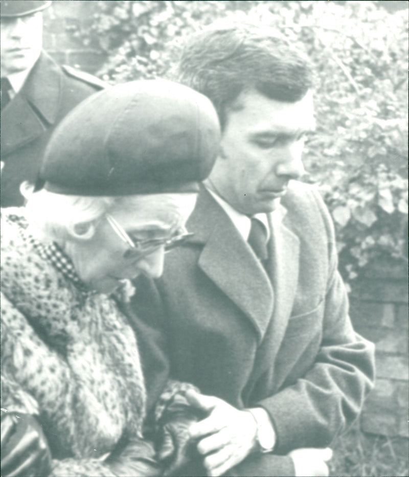 Whittle Jeneral x2 days Il candel
WHITTLE Lesley See also CRIME : MURDER , " BL - Vintage Photograph