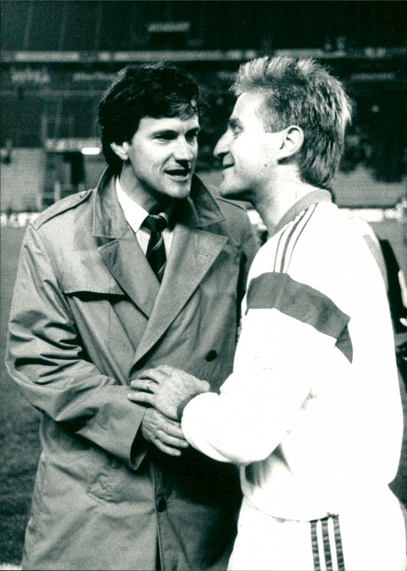 Daniel Jeandupeux congratulates Brigger - Vintage Photograph