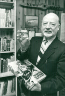 BRITAIN WRITER - Vintage Photograph